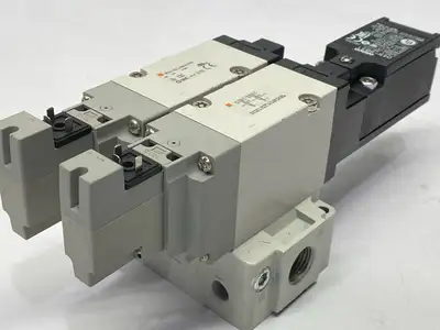 VP544-5DZ1-03N-M-X538 | SMC  Dual Solenoid Valve Assembly - For parts or not working