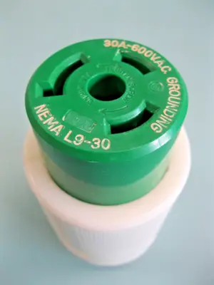 Lot (11) Leviton 70930-C Twist Turn Locking Connector in Original Box NEW F2