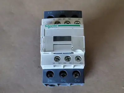 USED SCHNEIDER ELECTRIC LC1D32