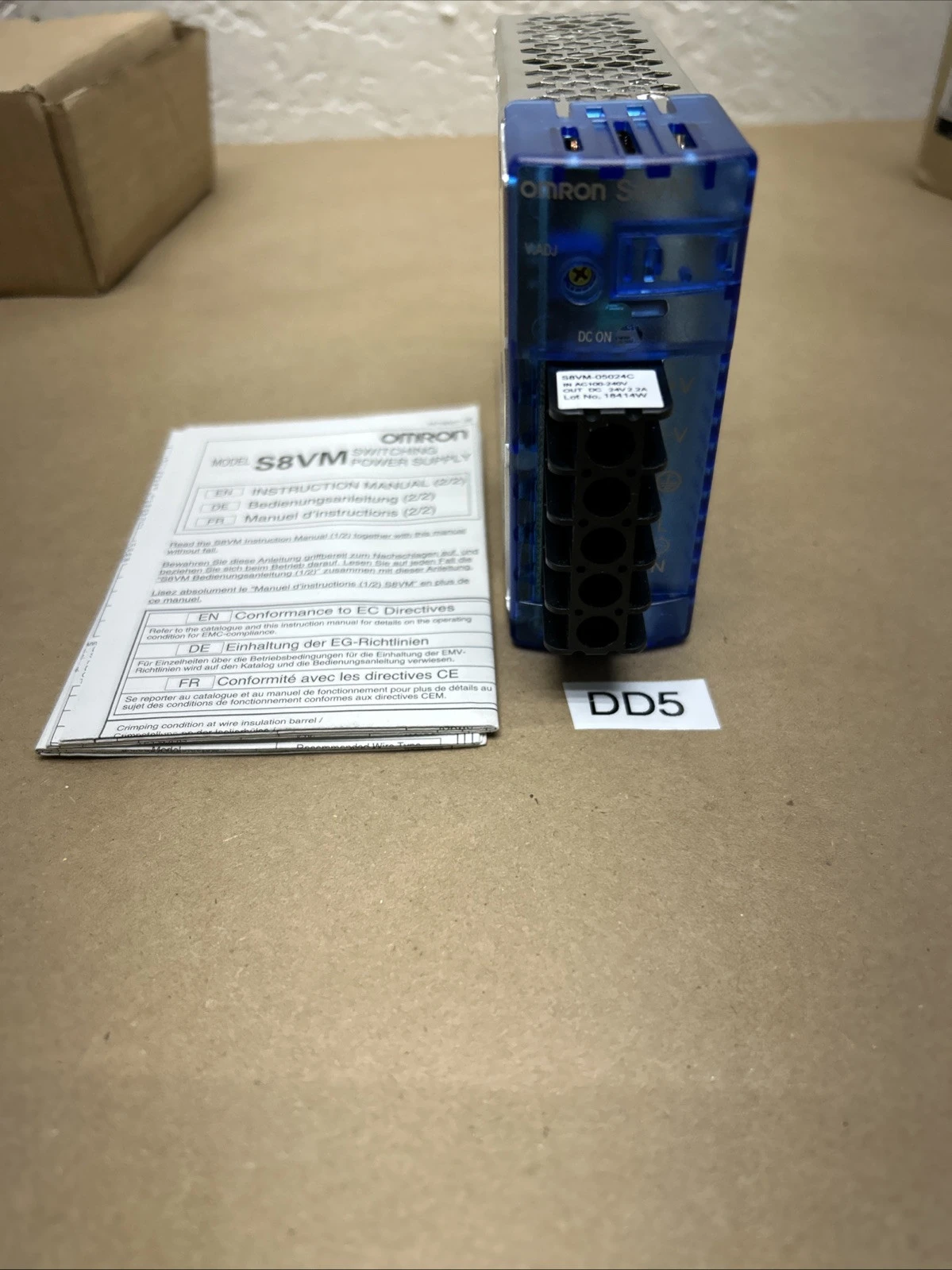 NEW Omron S8VM-05024C