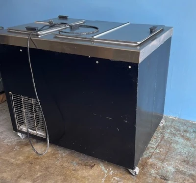 75-0172 Master-Bilt DC-6D Self Contained Ice Cream Dipping Cabinet