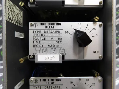 Fuji Electric DRTSA1PB Time Limiting Relay 2.5-30s and 0.25-3s Type DQBA2 Used