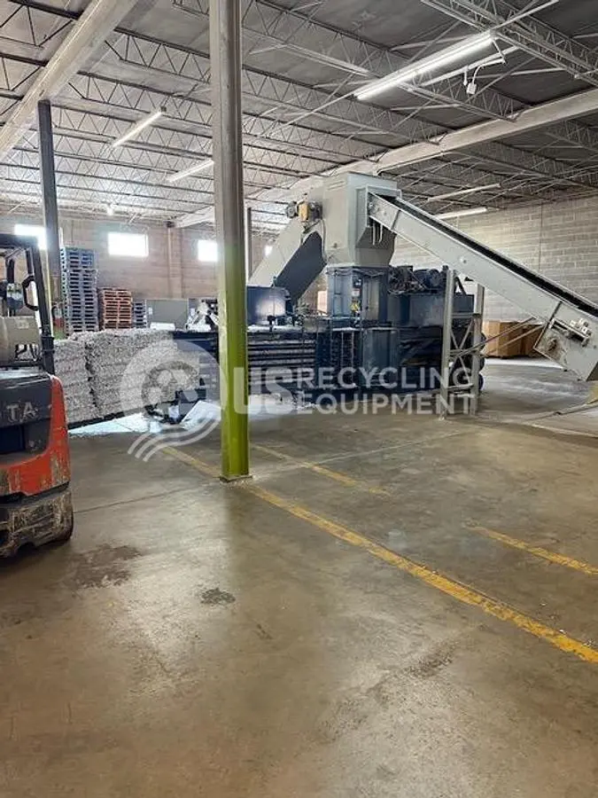 USED AMERICAN BALER 10647 AUTO TIE HORIZONTAL