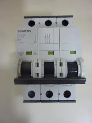 USED SIEMENS 5SY4303-7