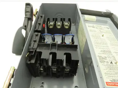 Square D H361A Safety Disconnect Switch Fusible 30A 600V 30HP  3 Pole Ser F06