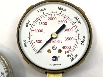 USED HARRIS SINGLE STAGE OXYGEN REGULATOR 3000 PSI WITHOUT KNOB