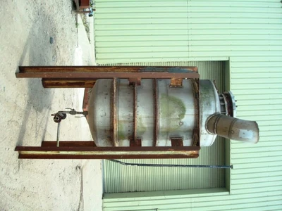 1100 L S/S Vert. Pressure/Vac Vessel