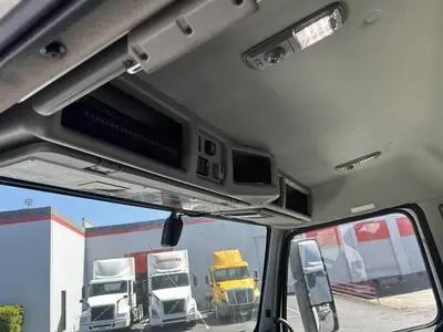 USED 2022 VOLVO VNR42T300