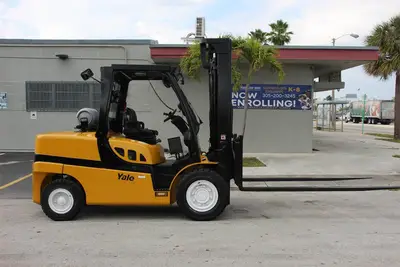 Used 2017 YALE GLP120VX Internal Combustion Forklifts: Pneumatic Tire Florida US | Truck and Van Outlet #1509244