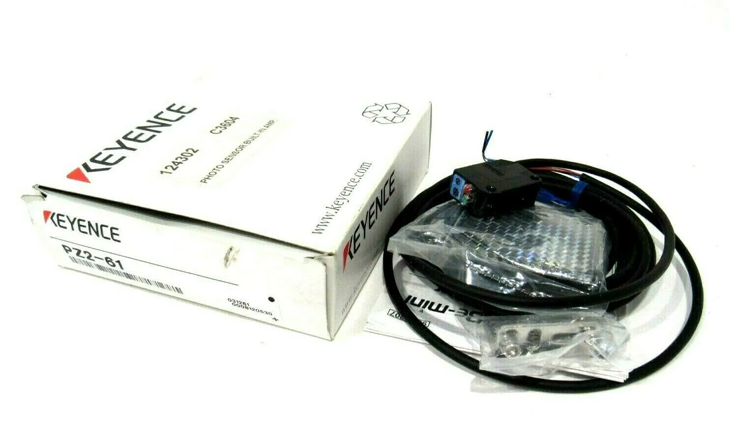 NEW KEYENCE PZ2-61 PHOTOELECTRIC SENSOR PZ261