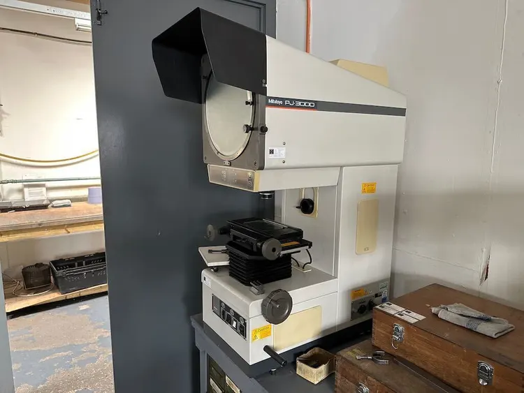 Used MITUTOYO PJ3000 Inspection Machines GB | Charter Auctions #1482221