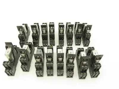 Elesta 119644 SGR 282 Relay 24VDC 8A/250VAC Lot of 16 with Bases