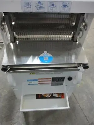 Oliver 777-N Variety Bread Slicer w/ Bagging Scoop