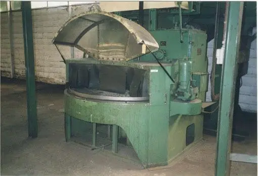 Used VOGEL & SCHEMMANN SAND BLASTING MACHINE Shot Blast Cleaning (Peening / Airless) | Apt International N.V #365473