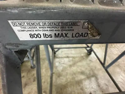 Used _UNKNOWN_ _UNKNOWN_ Ladders North Carolina US | Myron Bowling Auctioneers Inc #1543442