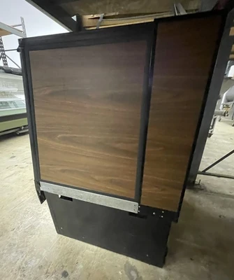 130-0129 Federal Industries SGD3148 31” Full Service Dry Bakery Case