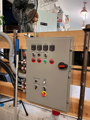 NEW!!! NEVER USED!! ABE Hybrid Still 150 Gallon-Electric. 4-plate Column. Oil jacketed.