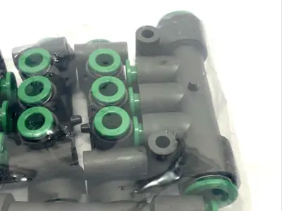 KRM11-06-10-6 | SMC  Fitting Manifold 10mm Tube O.D. 6mm Tube O.D. 5-PACK - New
