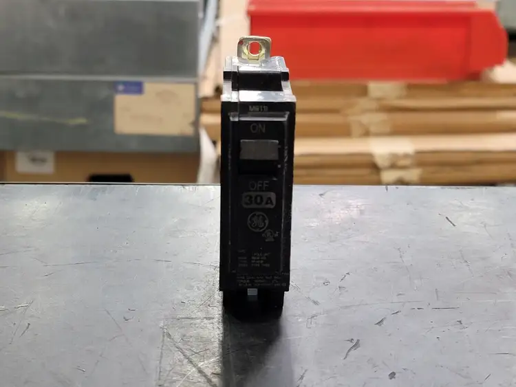 Used GENERAL ELECTRIC THQB130 Switchgears British Columbia CA | Lenmark #241670