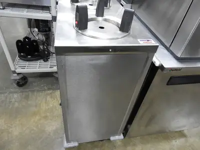 Used Delfield Used Delfield CAB2-650ET Even Temp Mobile Enclosed Two Stack Heated 144 Dish Dispenser Heated Cabinets & Displays Illinois US | Falcon Restaurant Supply #1373792