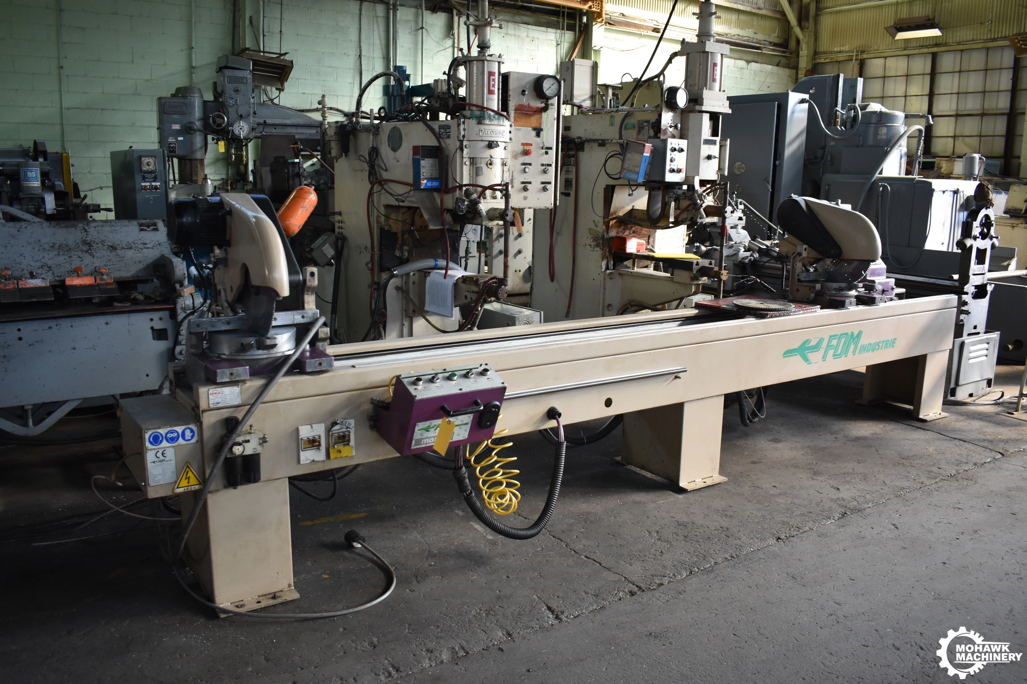 16" x 157" FOMINDUSTRIE "MOXIE" ALUMINUM DOUBLE-HEAD MITRE SAW w/(2) 4 HP EISELE MITERING SAW HEADS - 15.75" DIAMETER SAW BLADE