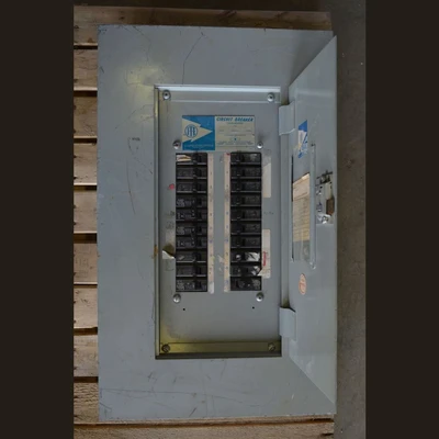 ITE 100 Amp Breaker Panel