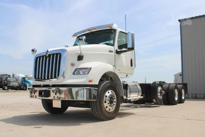 New | in-Stock 2026 INTERNATIONAL HX Cab Chassis trucks Texas US | Roll Off Truck World #1491798
