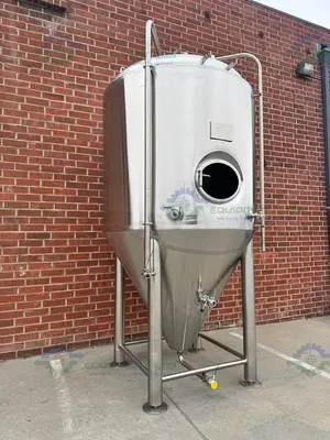 Used BLACKSTONE VENTURES 4700 LITER /30 BBL  STAINLESS STEEL JACKETED FERMENTATION TANK Reactors California US | Equipment Lab #1262710