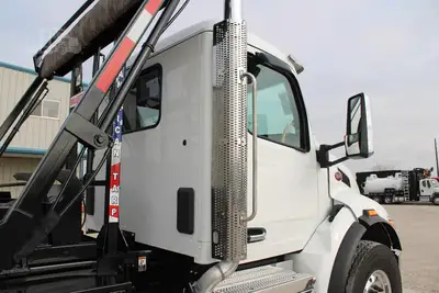New | in-Stock 2027 PETERBILT 548 Rolloff Trucks Texas US | Roll Off Truck World #1492000