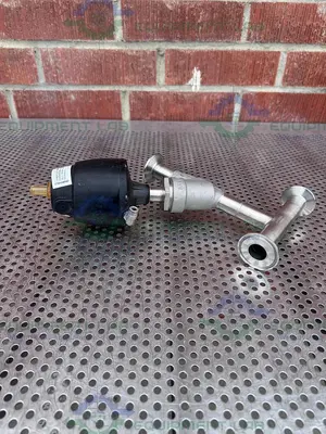 USED GEMU 554/25/D55 PNEUMATIC 3-WAY ANGLE SEAT GLOBE VALVE W/ 1" SANITARY FITTING