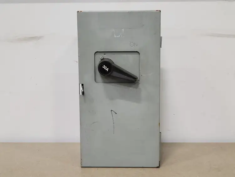 Used FEDERAL PIONEER 1336 Switchgears British Columbia CA | Lenmark #240889