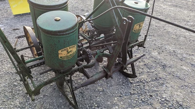 USED JOHN DEERE 246