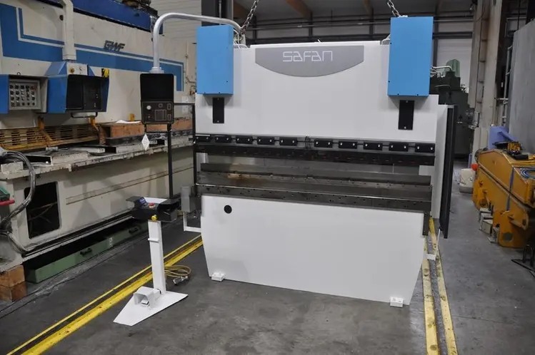 Used SAFAN DNCS 50 TON X 2050 MM CNC Press Brakes | Apt International N.V #373144