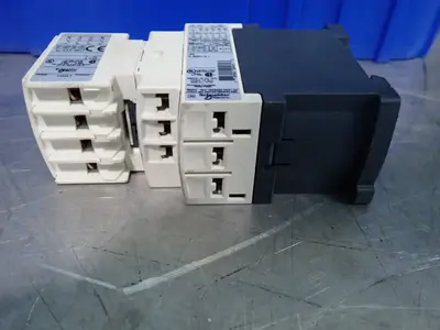 USED SCHNEIDER ELECTRIC CAD72REQ3828G5