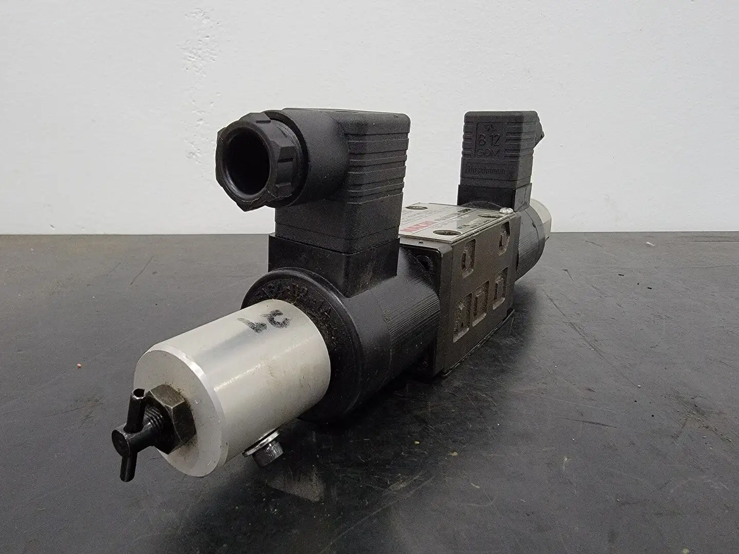 Used NACHI ESD-G01-C6S10-E10 Valves/Fittings British Columbia CA | Lenmark #258393