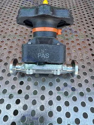 USED ITT PURE FLO 316L STAINLESS STEEL  DIAPHRAGM VALVE W/ 1/2" SANITARY FITTING