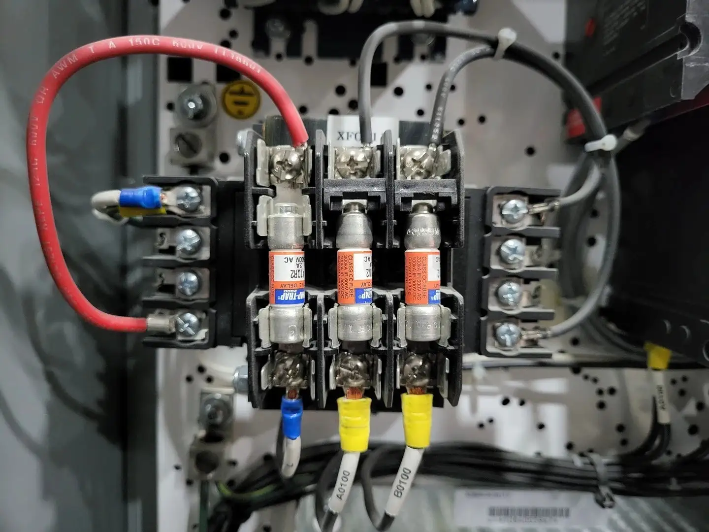 Open Style Fuse Holder 3-Pole w/ 3 x 2A Fuses