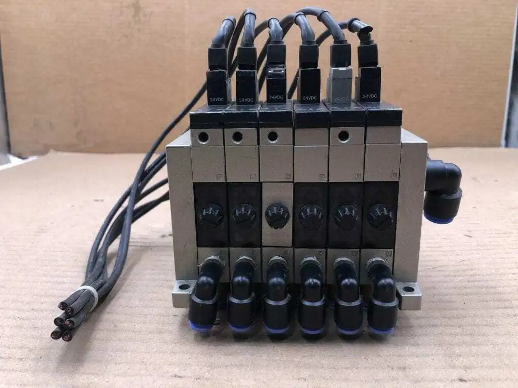 SMC ZM073H Series Vacuum Ejector 6-Valve Manifold ; 24VDC Coils