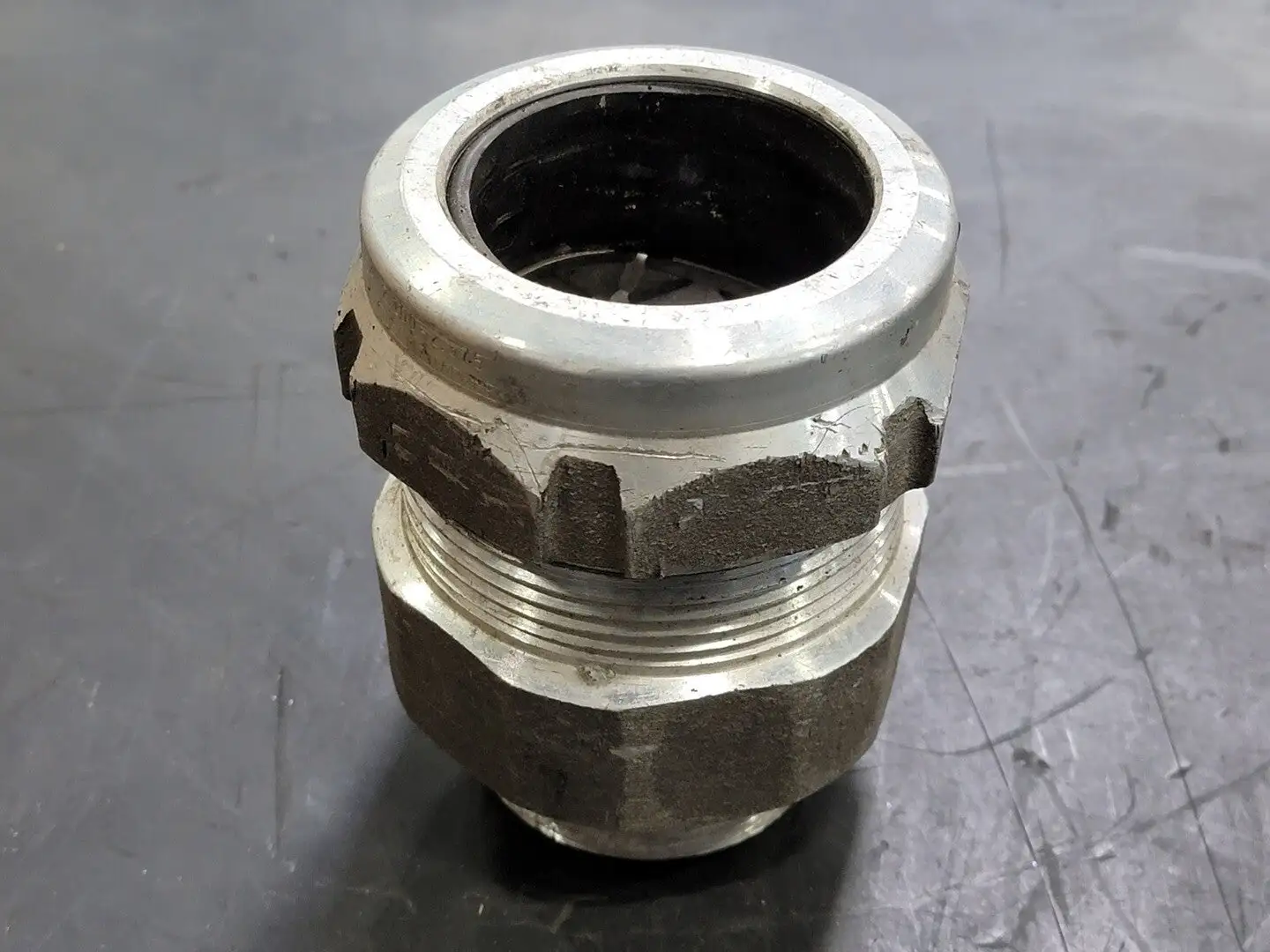 USED THOMAS & BETTS ST200-474