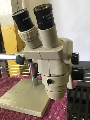 Olympus SZ30 Stereo Zoom Microscope, SZ-STB1 E-Arm on Boom Stand & 2 eyepieces!