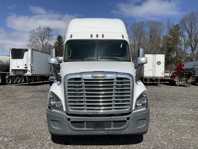 USED 2016 FREIGHTLINER CASDCADIA