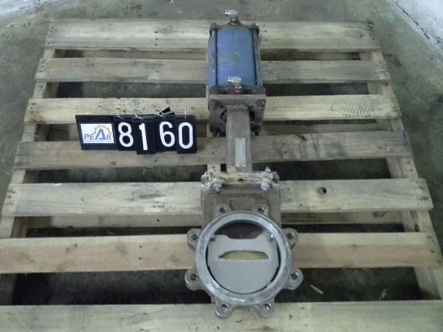 Dezurik 6" -150 knife gate valve with actuator