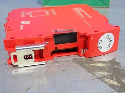 Used SCHNEIDER ELECTRIC XPSMCMCP0802 Programmable Logic Controllers Ohio US | HGR 24 #1006751