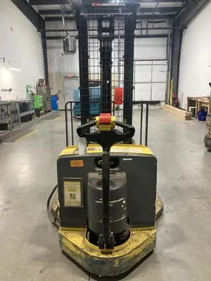 USED 2011 HYSTER W40ZA