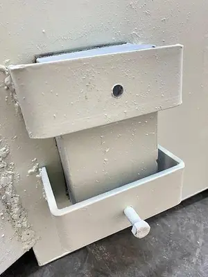 Feed Hoppers
