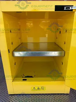 USED JUSTRITE 4 GALLON FLAMMABLE LIQUID STORAGE CABINET W/ SOFT CLOSE DOORS, KEY