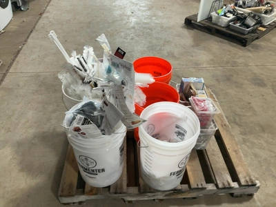 Used MIXED LOT OF BREWERS HARDWARE, BREWING ACCESSORIES, AND CLEANING UTENSILS Brewing Equipment Michigan US | Miedema Asset Management Group #1761527