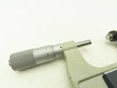 Mitutoyo 510-122 Indicating Micrometer 25-50mm Graduations .001mm Range +/- .060