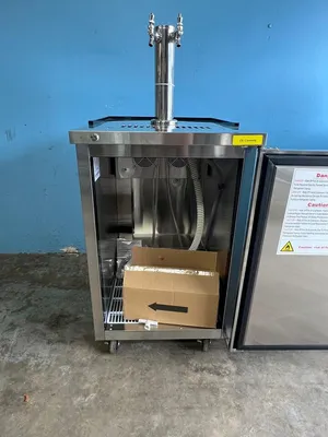 75-0425 Atosa MKC23GR 23" 1-Door Self Contained Direct Draw Keg Box Cooler