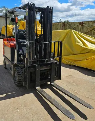 USED 2002 TOYOTA 7FBCU35